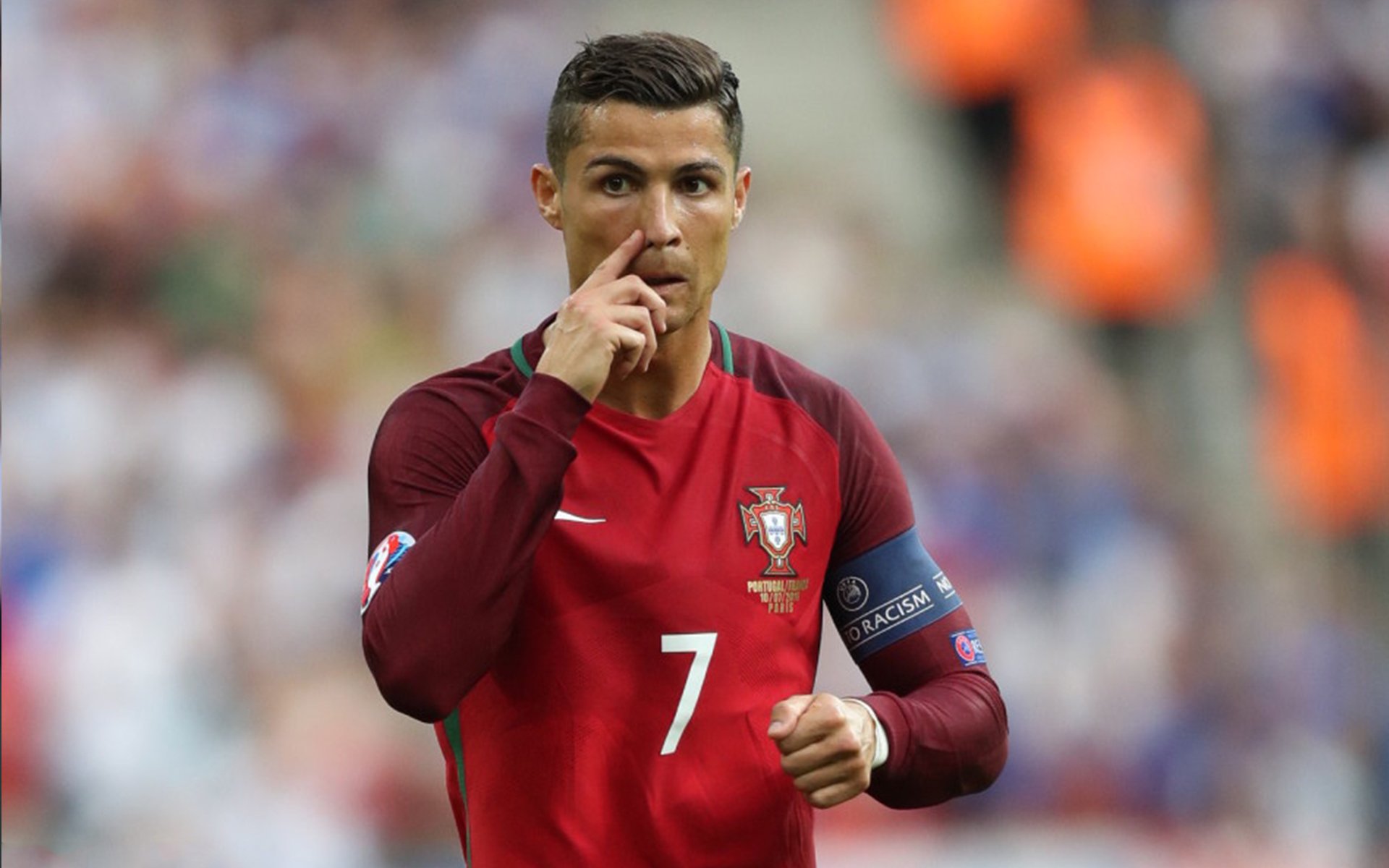 社区活动：官方推出限时皮肤活动并联动线上赛事，限定皮肤活动免费送